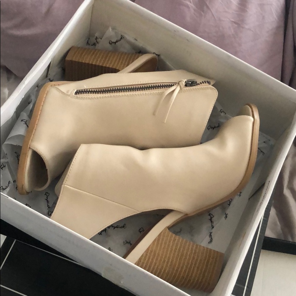Open toe booties - Picture 3 of 4